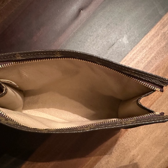 Louis Vuitton Toiletry 19 - Picture 5 of 6